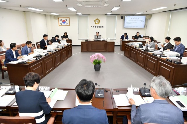 기획행정위원회(제436회 정례회 중).jpg