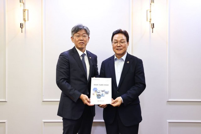 국토부+김이탁+차관(좌)_+박완수지사(우).jpg