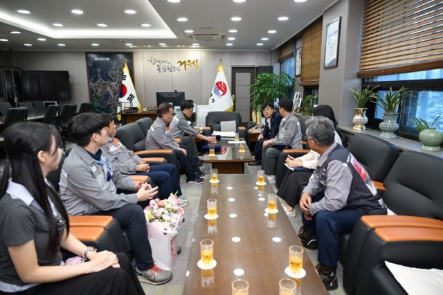 관련사진(거제시， 조선산업 현장의 주역 4명 표창2).jpg