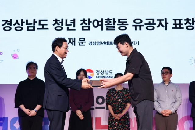 표창수여+(1).jpg