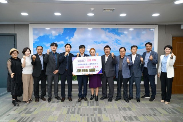 관련사진(삼강컨벤션시스템·(사)대륙으로 가는 길， 수해 이웃에 2천만 원 상당 이불세트 200채 온정 전해1).jpg