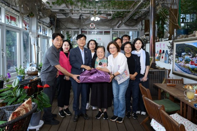 관련사진(거제시, 추석 맞이 사회복지시설 및 어려운 이웃 위문 … 따뜻한 명절 온정 나눠4).jpg