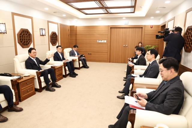2+(우+중간)+김민재+차관_+(우+하단)정종훈+지방재정국장.jpg