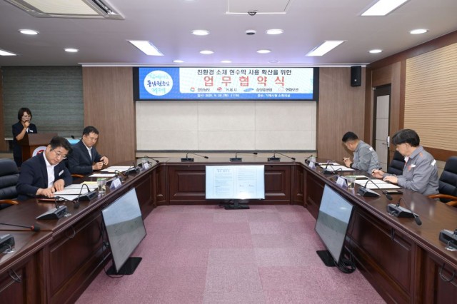 관련사진(거제시, 삼성·한화와 손잡고 친환경 소재 현수막 확산 나선다1).jpg